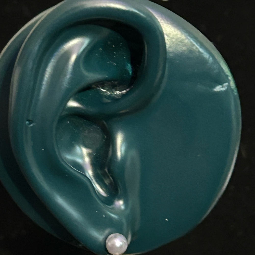 ❤️⭐ Silver Tone Pearl Earrings - Picture 4 of 5